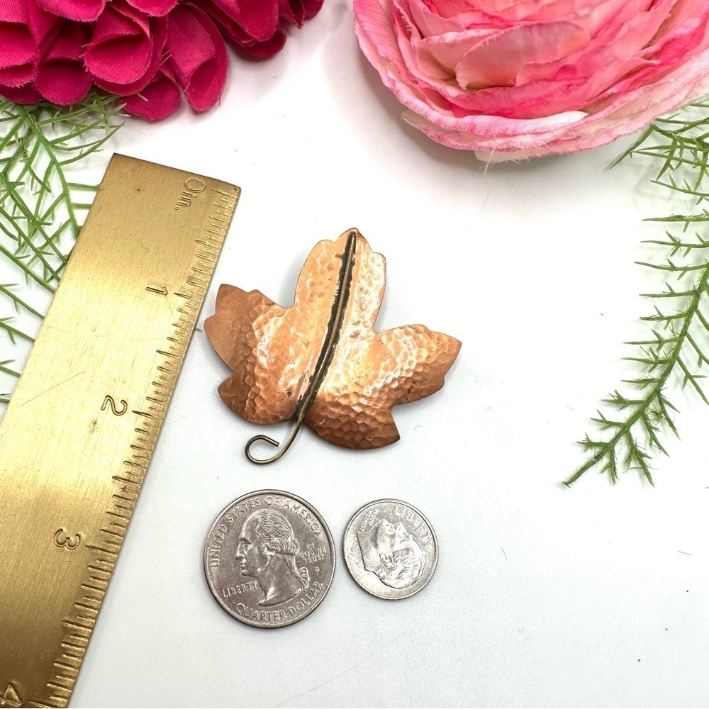 VINTAGE⚜️COPPER Hammered Leaf Brooch - Picture 6 of 6